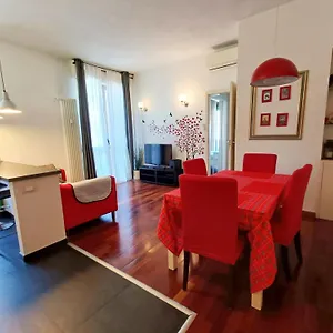 Appartamento The Red In With Free Parking, Firenze