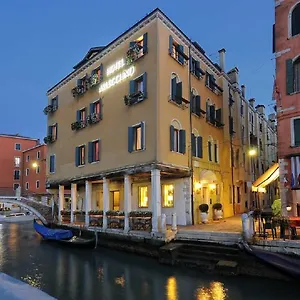 Arlecchino Otel Venedik